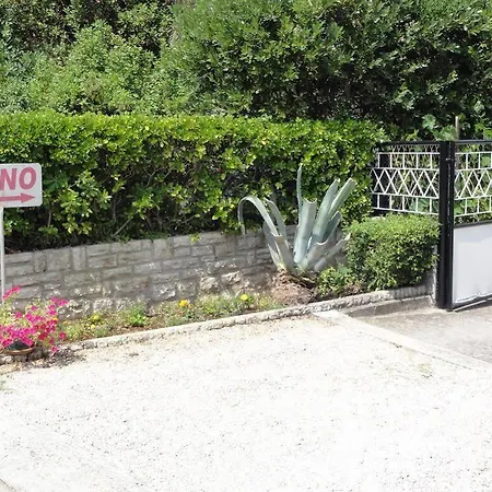 Πανσιόν Guest Neno 3*