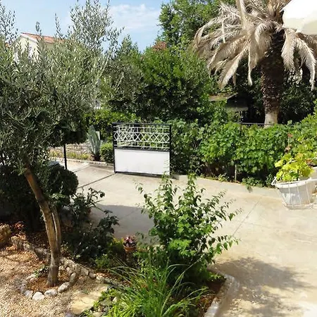 Πανσιόν Guest Neno